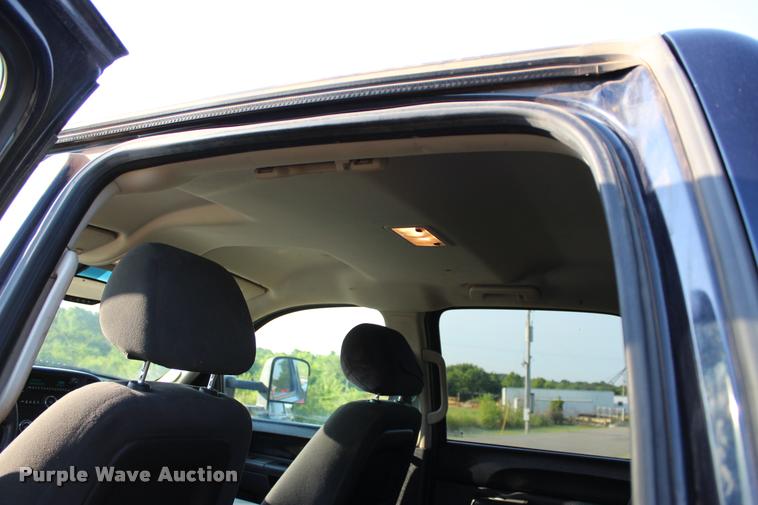 image for item L3169 2010 Chevrolet Silverado 2500HD Z71 Crew Cab pickup truck