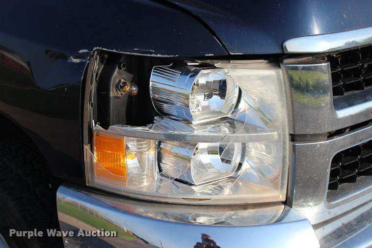 image for item L3169 2010 Chevrolet Silverado 2500HD Z71 Crew Cab pickup truck