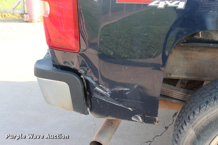 image for item L3169 2010 Chevrolet Silverado 2500HD Z71 Crew Cab pickup truck