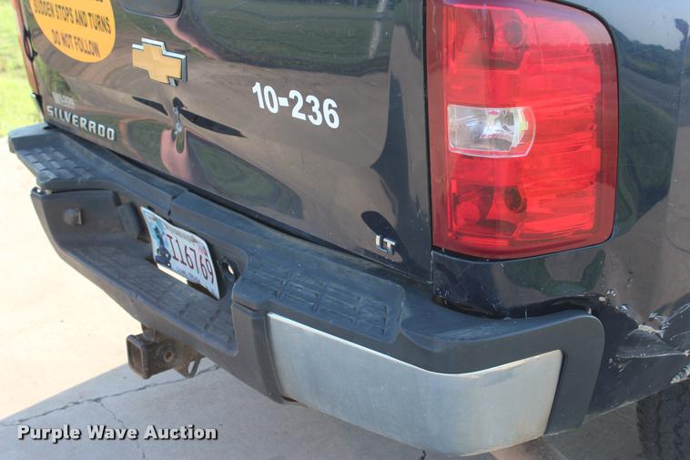 image for item L3169 2010 Chevrolet Silverado 2500HD Z71 Crew Cab pickup truck