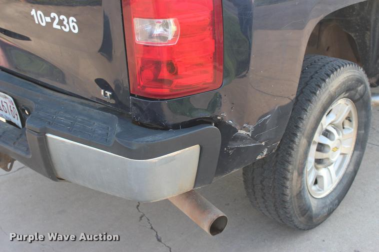 image for item L3169 2010 Chevrolet Silverado 2500HD Z71 Crew Cab pickup truck