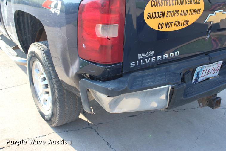 image for item L3169 2010 Chevrolet Silverado 2500HD Z71 Crew Cab pickup truck