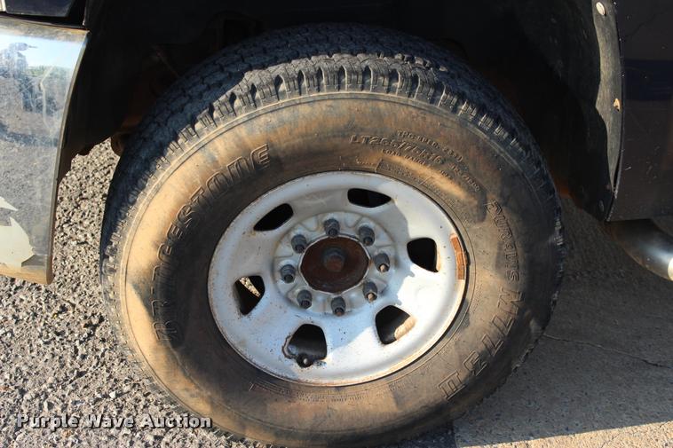 image for item L3169 2010 Chevrolet Silverado 2500HD Z71 Crew Cab pickup truck