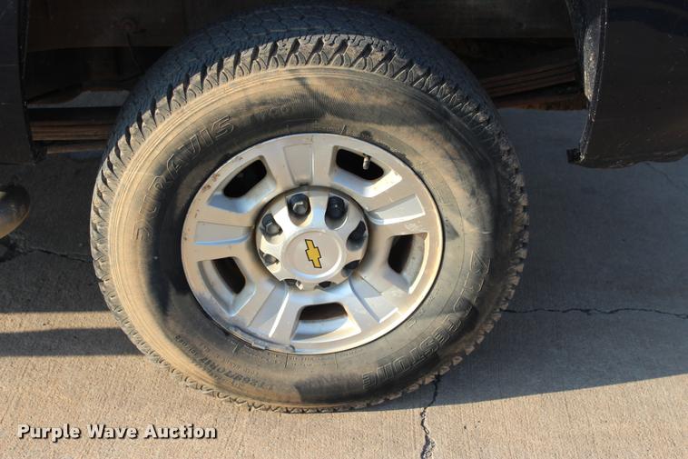 image for item L3169 2010 Chevrolet Silverado 2500HD Z71 Crew Cab pickup truck