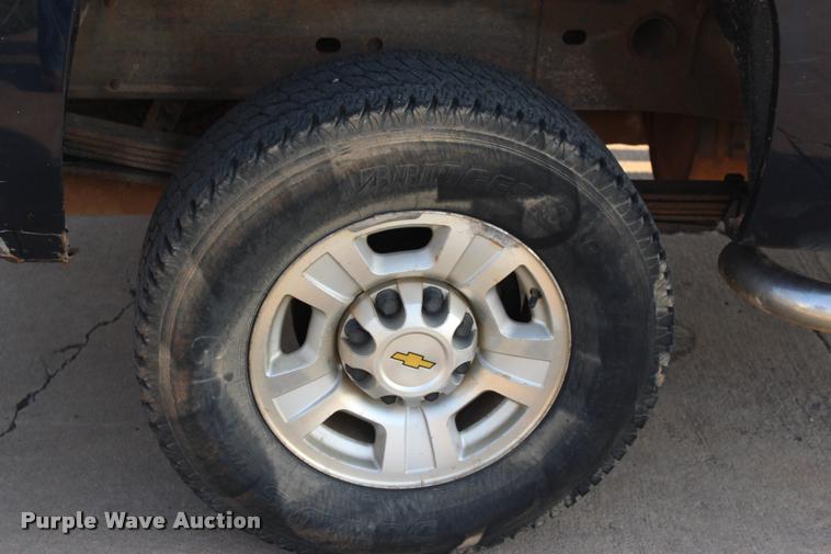 image for item L3169 2010 Chevrolet Silverado 2500HD Z71 Crew Cab pickup truck