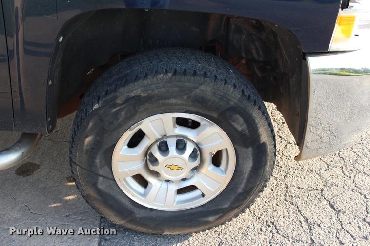 image for item L3169 2010 Chevrolet Silverado 2500HD Z71 Crew Cab pickup truck