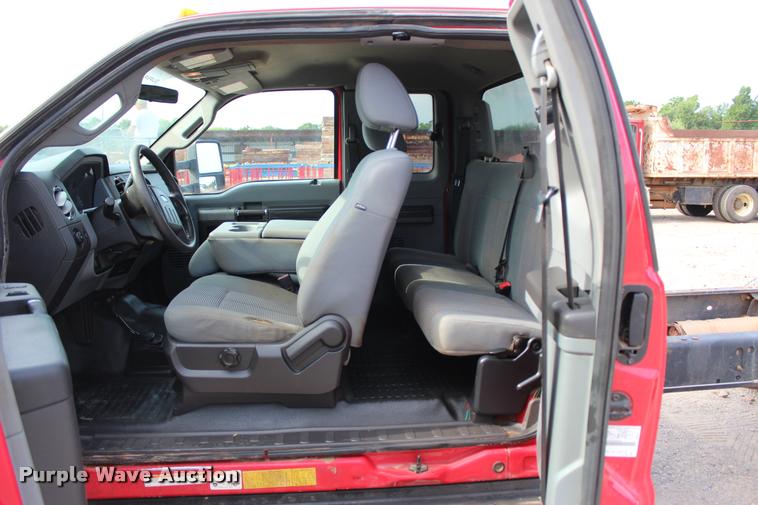 image for item L3174 2011 Ford F550 Super Duty XLT SuperCab truck cab and chassis