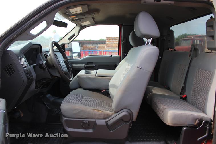 image for item L3174 2011 Ford F550 Super Duty XLT SuperCab truck cab and chassis
