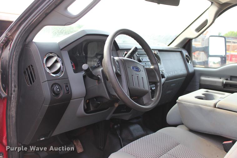 image for item L3174 2011 Ford F550 Super Duty XLT SuperCab truck cab and chassis