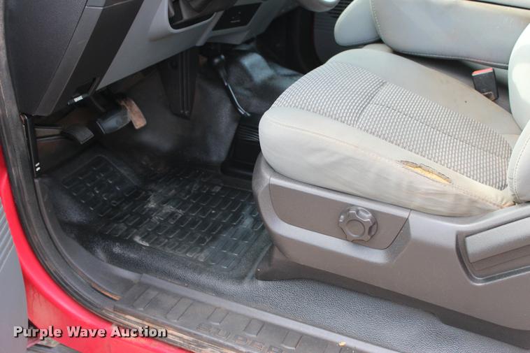 image for item L3174 2011 Ford F550 Super Duty XLT SuperCab truck cab and chassis