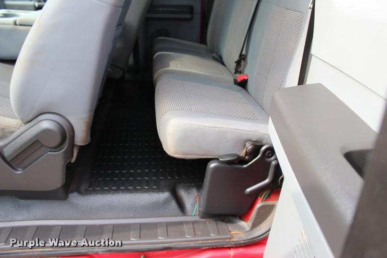 image for item L3174 2011 Ford F550 Super Duty XLT SuperCab truck cab and chassis