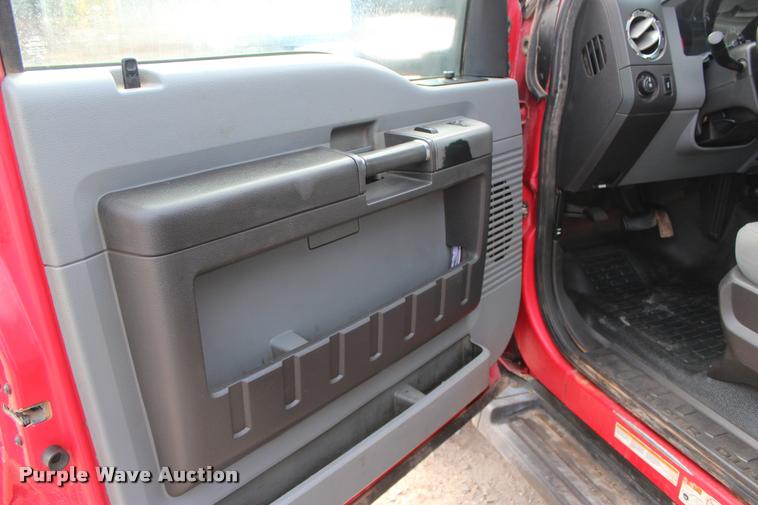 image for item L3174 2011 Ford F550 Super Duty XLT SuperCab truck cab and chassis