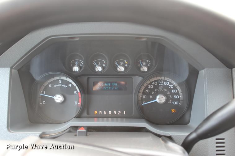 image for item L3174 2011 Ford F550 Super Duty XLT SuperCab truck cab and chassis