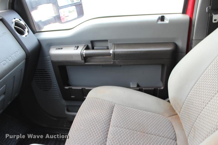 image for item L3174 2011 Ford F550 Super Duty XLT SuperCab truck cab and chassis