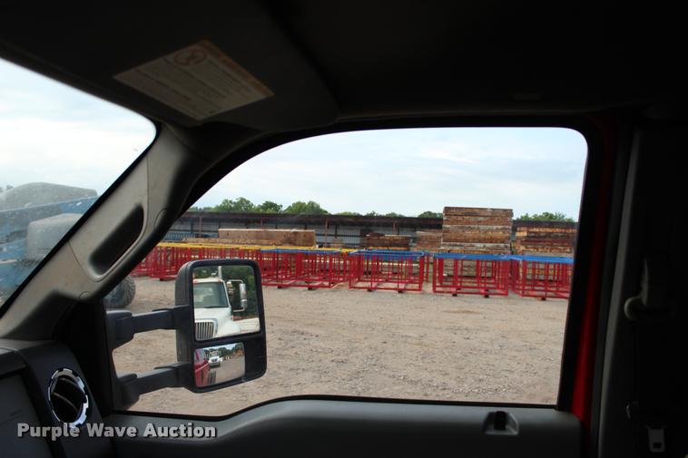 image for item L3174 2011 Ford F550 Super Duty XLT SuperCab truck cab and chassis