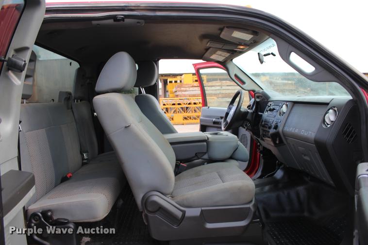 image for item L3174 2011 Ford F550 Super Duty XLT SuperCab truck cab and chassis