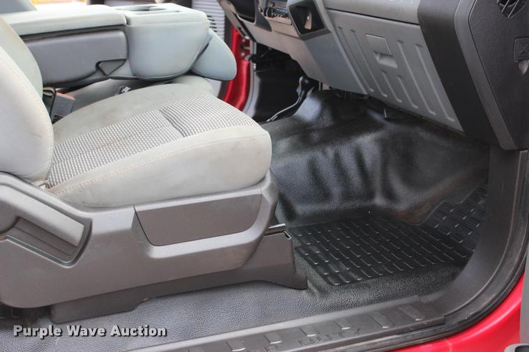 image for item L3174 2011 Ford F550 Super Duty XLT SuperCab truck cab and chassis