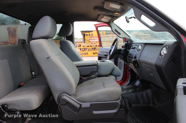 image for item L3174 2011 Ford F550 Super Duty XLT SuperCab truck cab and chassis