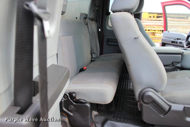 image for item L3174 2011 Ford F550 Super Duty XLT SuperCab truck cab and chassis