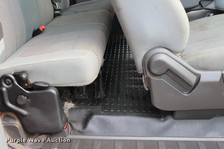 image for item L3174 2011 Ford F550 Super Duty XLT SuperCab truck cab and chassis