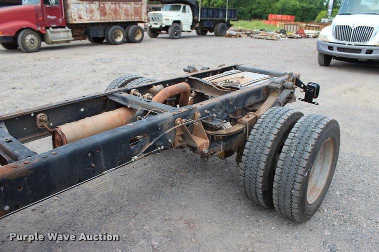 image for item L3174 2011 Ford F550 Super Duty XLT SuperCab truck cab and chassis