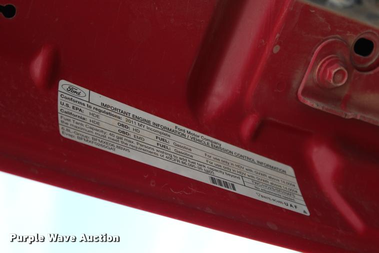 image for item L3174 2011 Ford F550 Super Duty XLT SuperCab truck cab and chassis