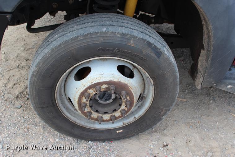 image for item L3174 2011 Ford F550 Super Duty XLT SuperCab truck cab and chassis