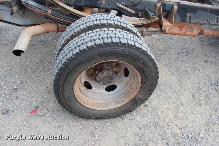 image for item L3174 2011 Ford F550 Super Duty XLT SuperCab truck cab and chassis