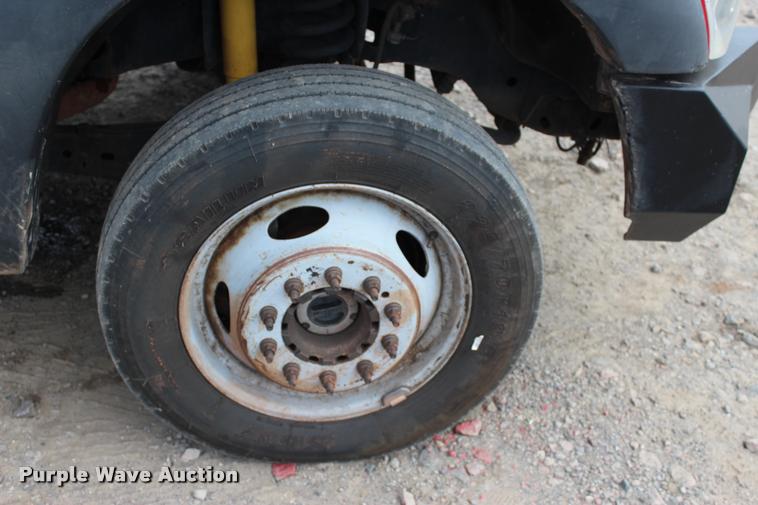 image for item L3174 2011 Ford F550 Super Duty XLT SuperCab truck cab and chassis