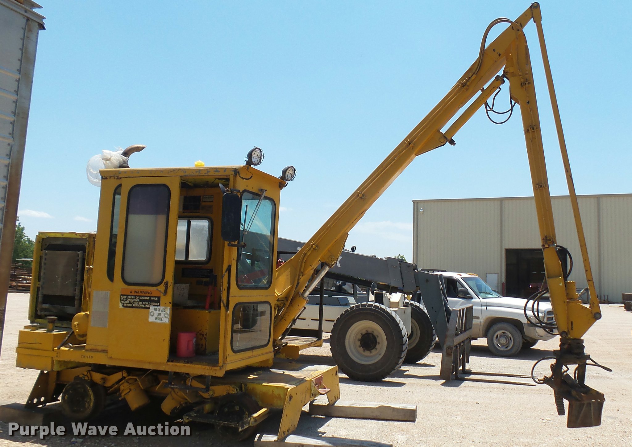 Fairmont Railway Motors railroad tie crane in Halstead, KS Item