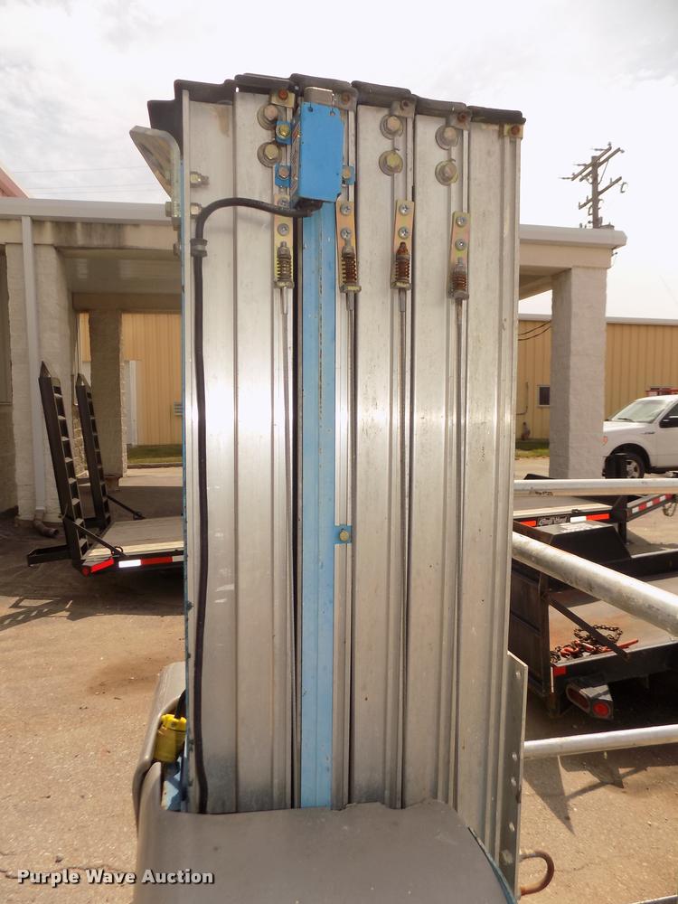 image for item DA0719 2008 Genie GR20 vertical lift