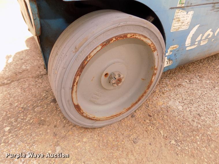 image for item DA0719 2008 Genie GR20 vertical lift