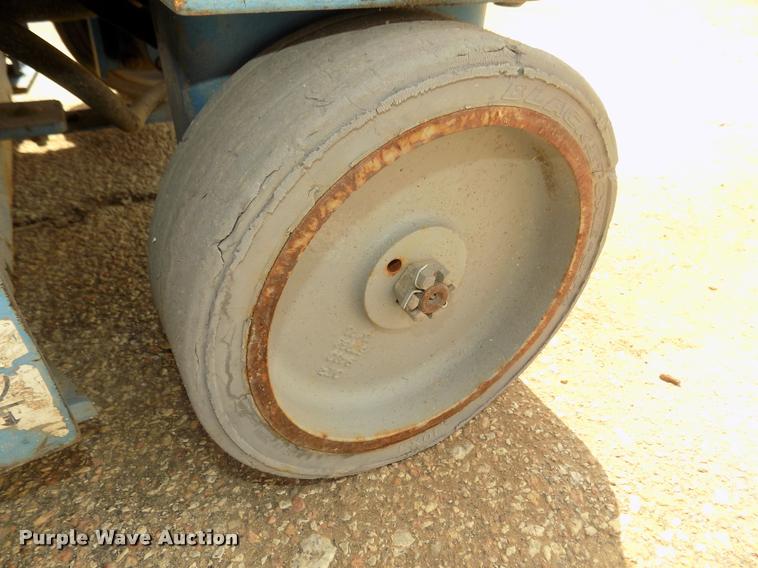 image for item DA0719 2008 Genie GR20 vertical lift