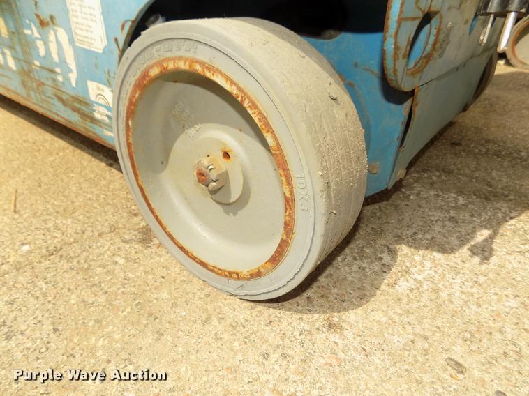 image for item DA0719 2008 Genie GR20 vertical lift