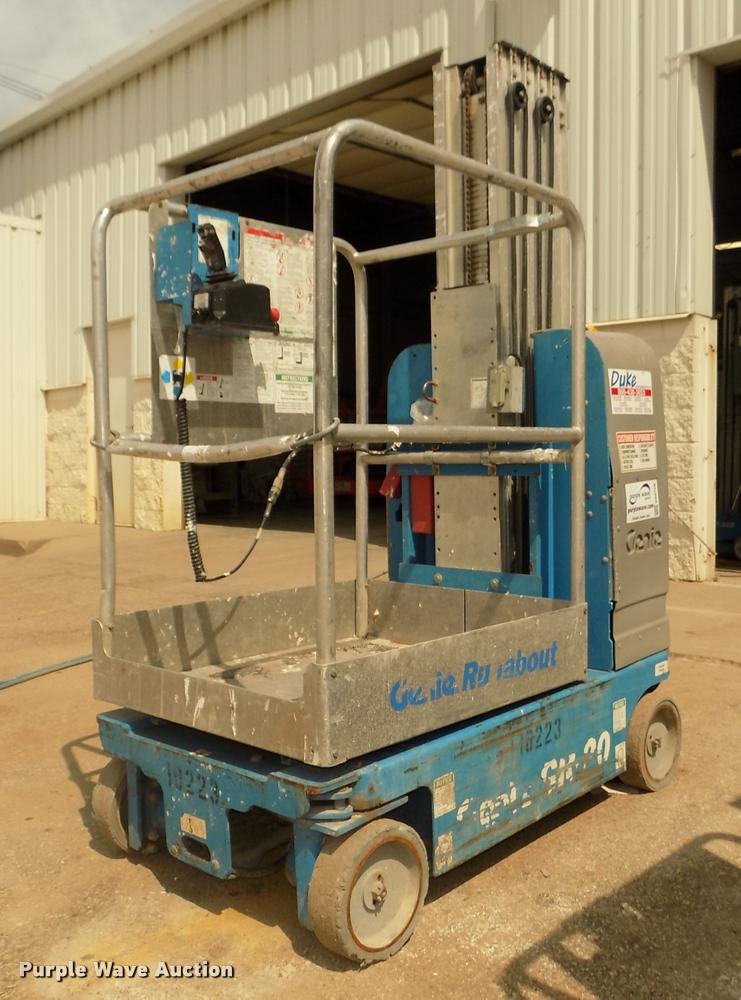 image for item DA0720 2007 Genie GR20 vertical lift