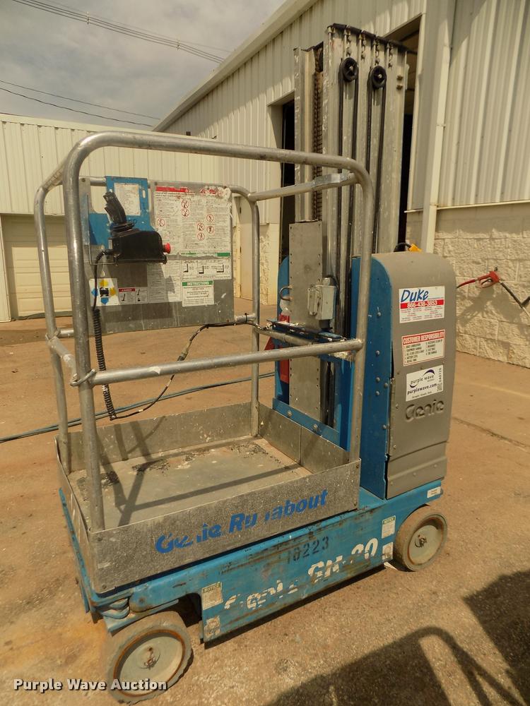 image for item DA0720 2007 Genie GR20 vertical lift