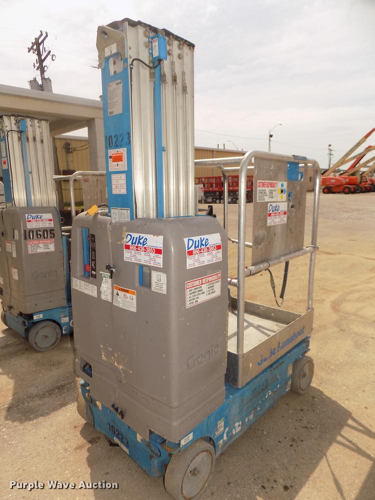 image for item DA0720 2007 Genie GR20 vertical lift