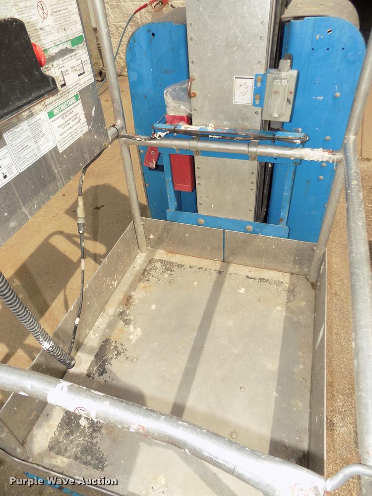 image for item DA0720 2007 Genie GR20 vertical lift