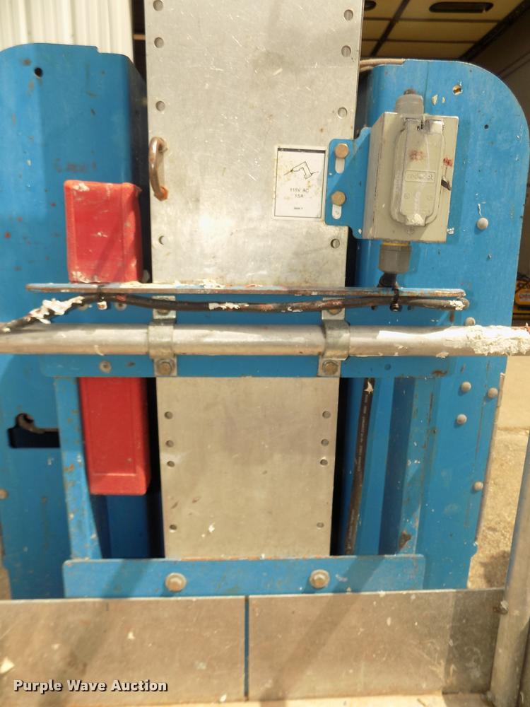 image for item DA0720 2007 Genie GR20 vertical lift