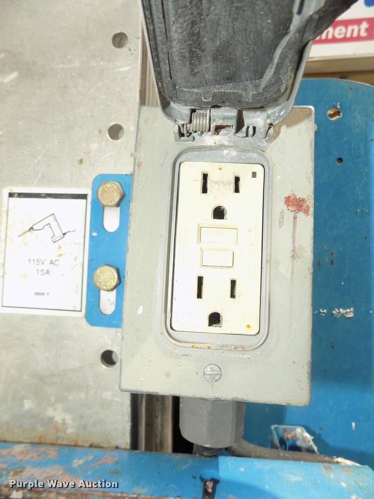 image for item DA0720 2007 Genie GR20 vertical lift