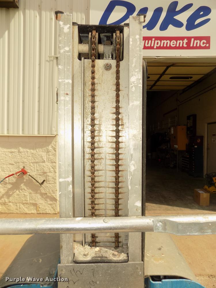 image for item DA0720 2007 Genie GR20 vertical lift