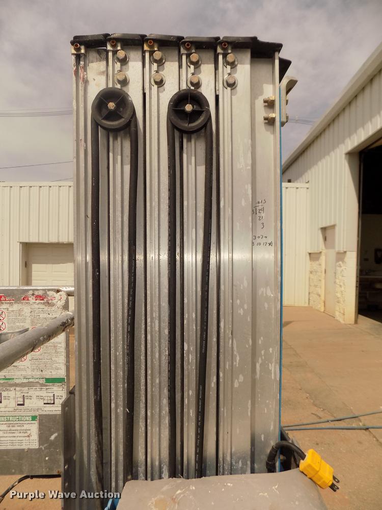 image for item DA0720 2007 Genie GR20 vertical lift