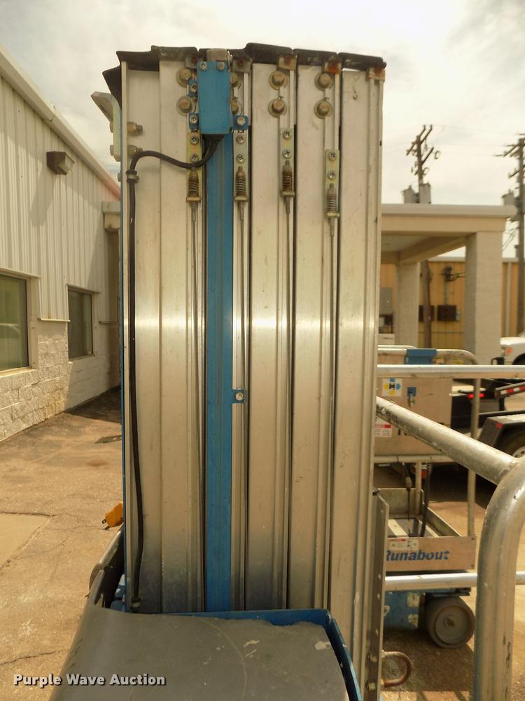 image for item DA0720 2007 Genie GR20 vertical lift