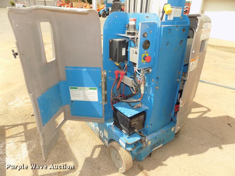 image for item DA0720 2007 Genie GR20 vertical lift