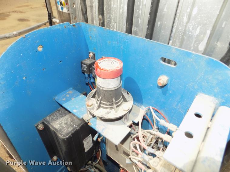 image for item DA0720 2007 Genie GR20 vertical lift