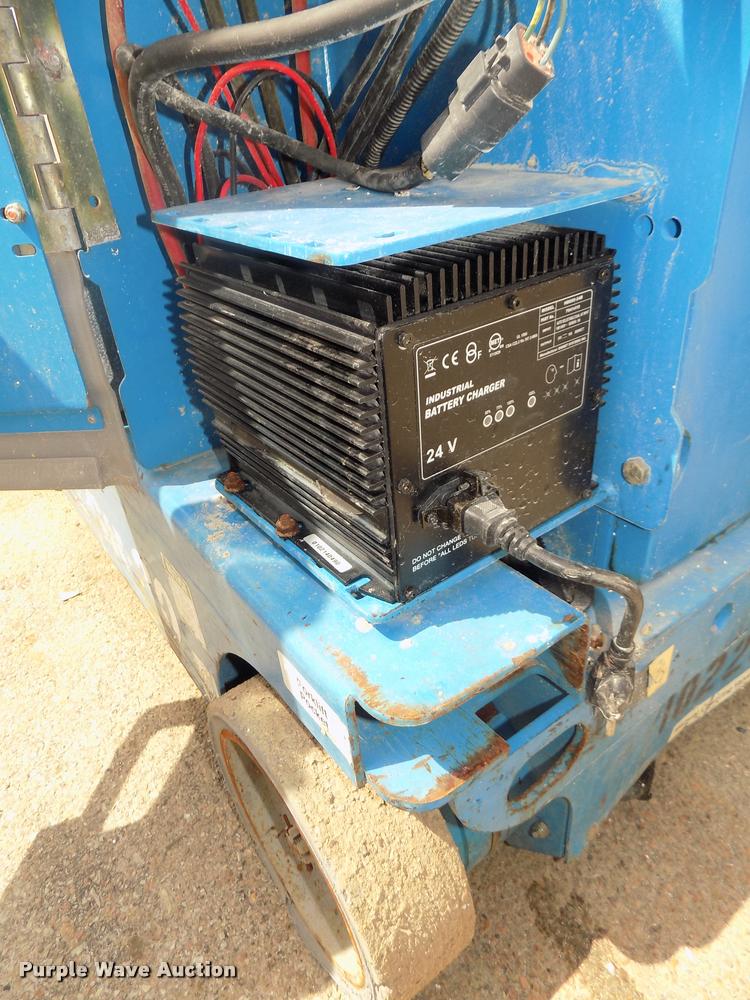 image for item DA0720 2007 Genie GR20 vertical lift