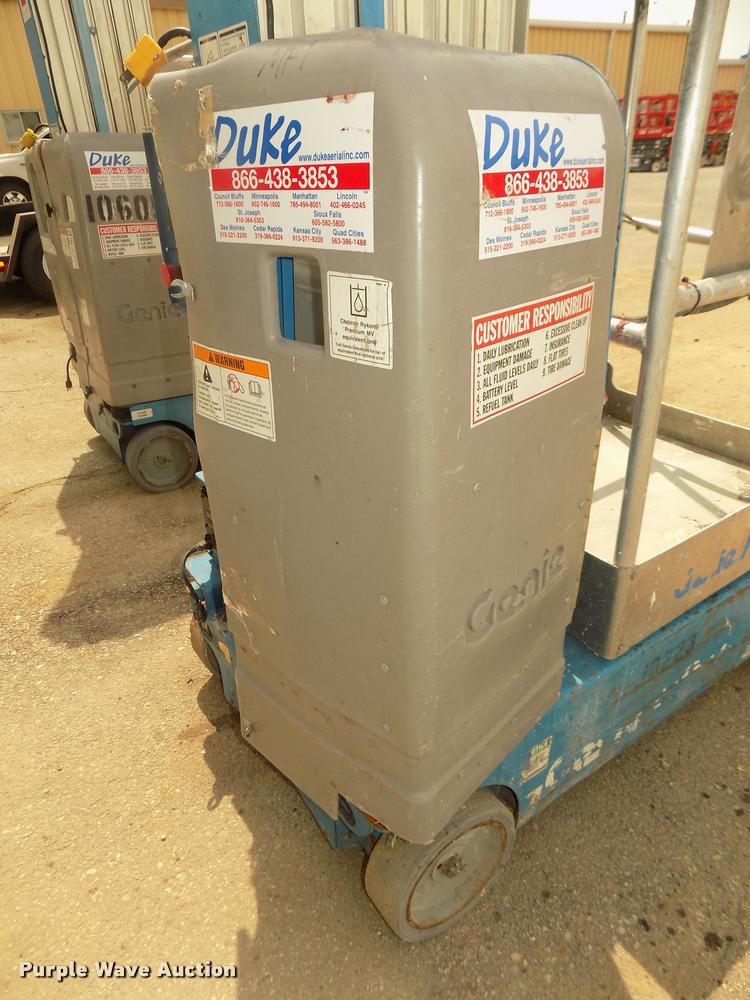 image for item DA0720 2007 Genie GR20 vertical lift
