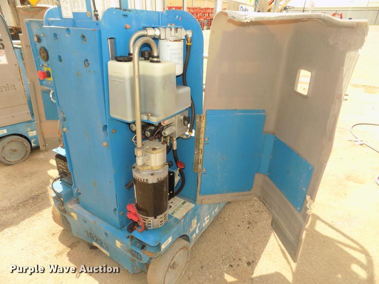 image for item DA0720 2007 Genie GR20 vertical lift