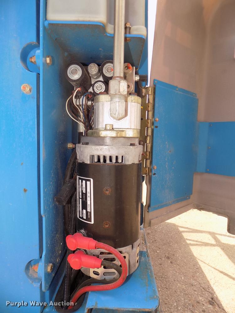 image for item DA0720 2007 Genie GR20 vertical lift