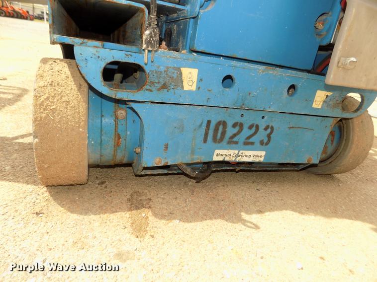 image for item DA0720 2007 Genie GR20 vertical lift
